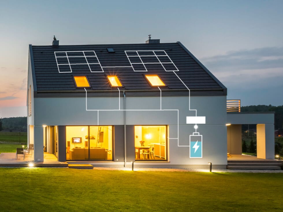 Modern house at dusk with diagram of solar panels on the roof connected to a battery storage system, illustrating solar energy use.
